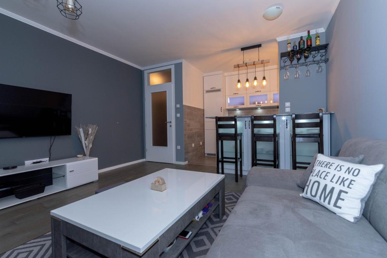 Athena Apartman Lukavica Bagian luar foto