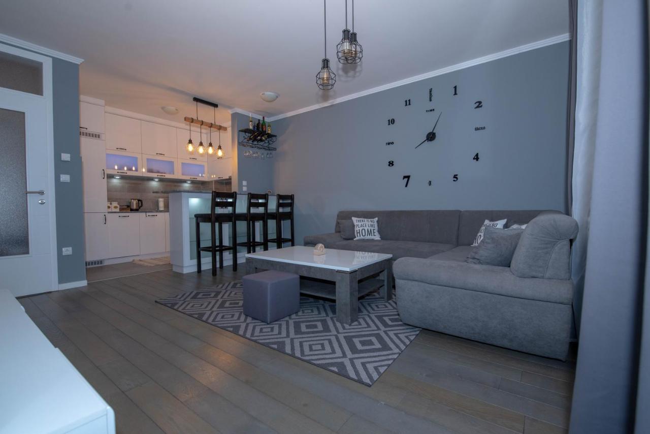 Athena Apartman Lukavica Bagian luar foto