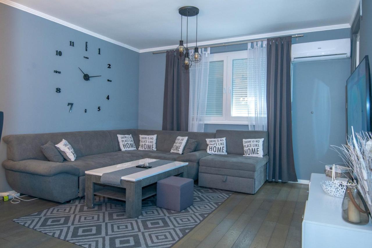 Athena Apartman Lukavica Bagian luar foto