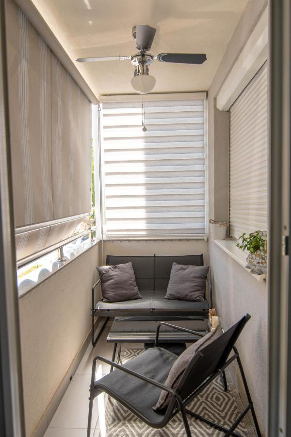 Athena Apartman Lukavica Bagian luar foto