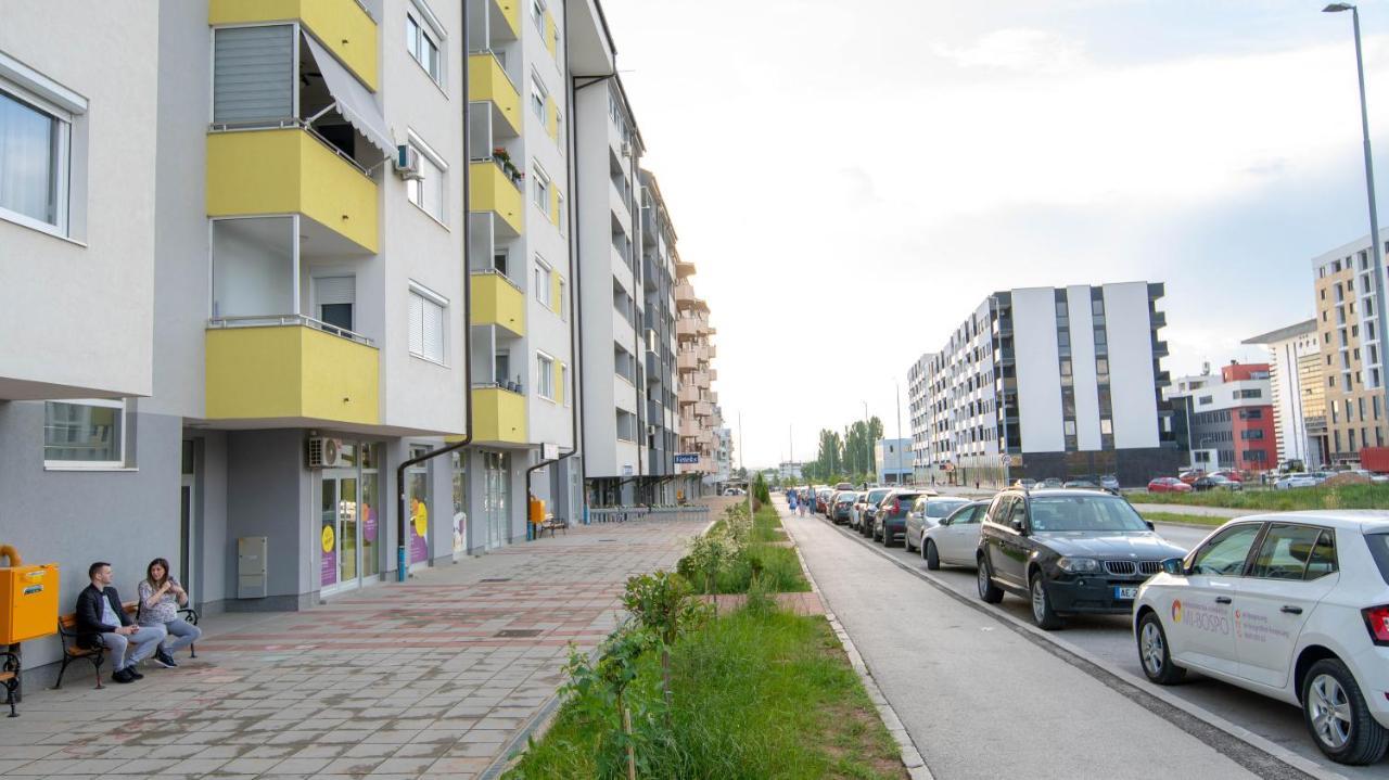 Athena Apartman Lukavica Bagian luar foto