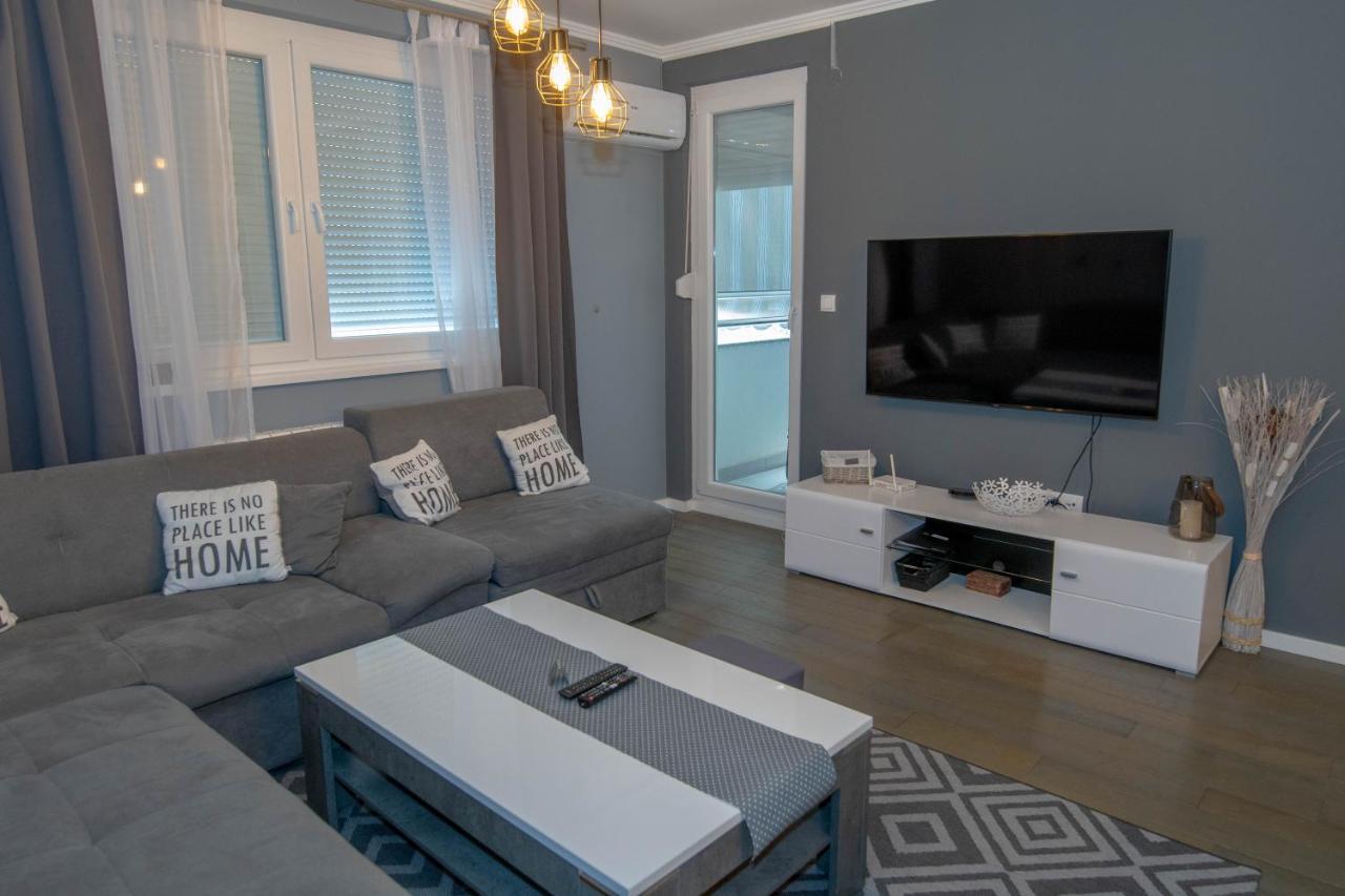 Athena Apartman Lukavica Bagian luar foto