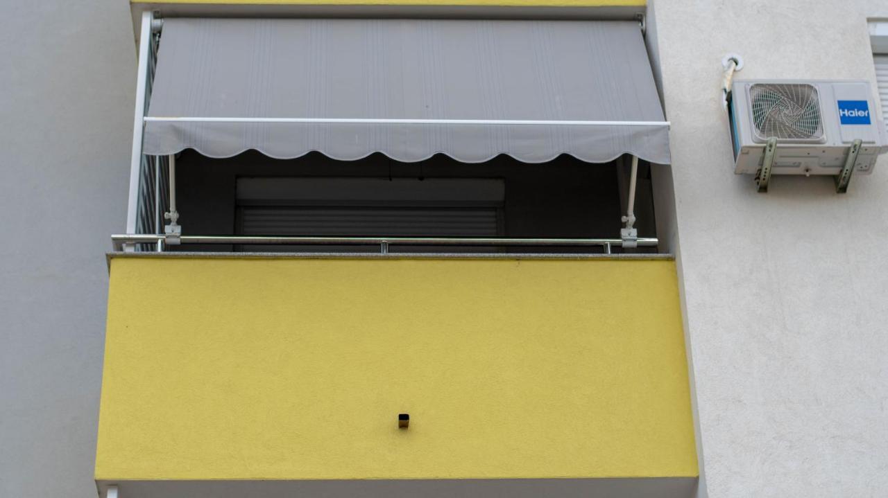 Athena Apartman Lukavica Bagian luar foto