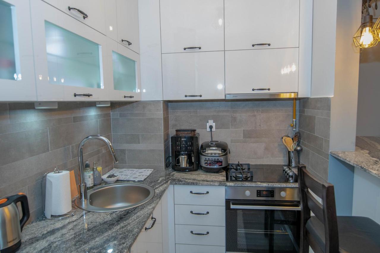 Athena Apartman Lukavica Bagian luar foto